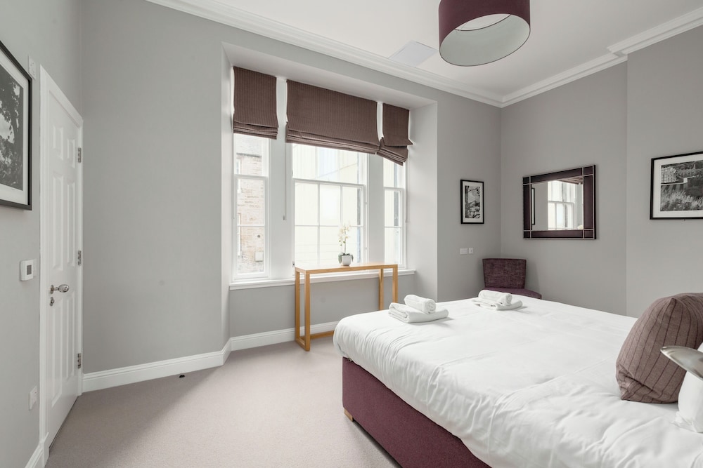 2 Bedrooms, Classic, 2 King Beds, Castle View