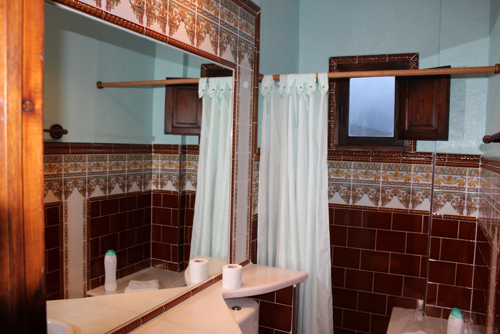 Los Jarales Hotel 72/73