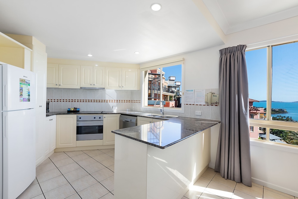 MARTINIQUE WHITSUNDAY 10/68