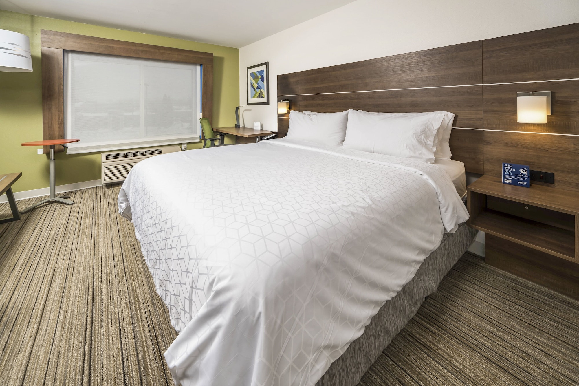 غرفة قياسية بسرير كينج بمنطقة جلوس، Holiday Inn Express Indianapolis South 7/10