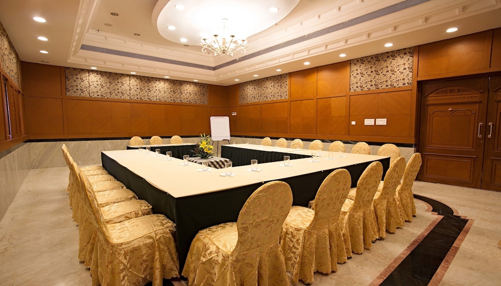 Hotel Jp Chennai Cmbt 10/47