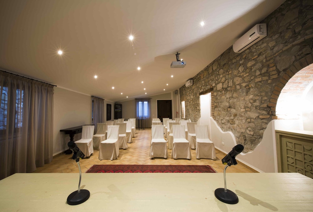 Relais Borgo San Faustino 50/50
