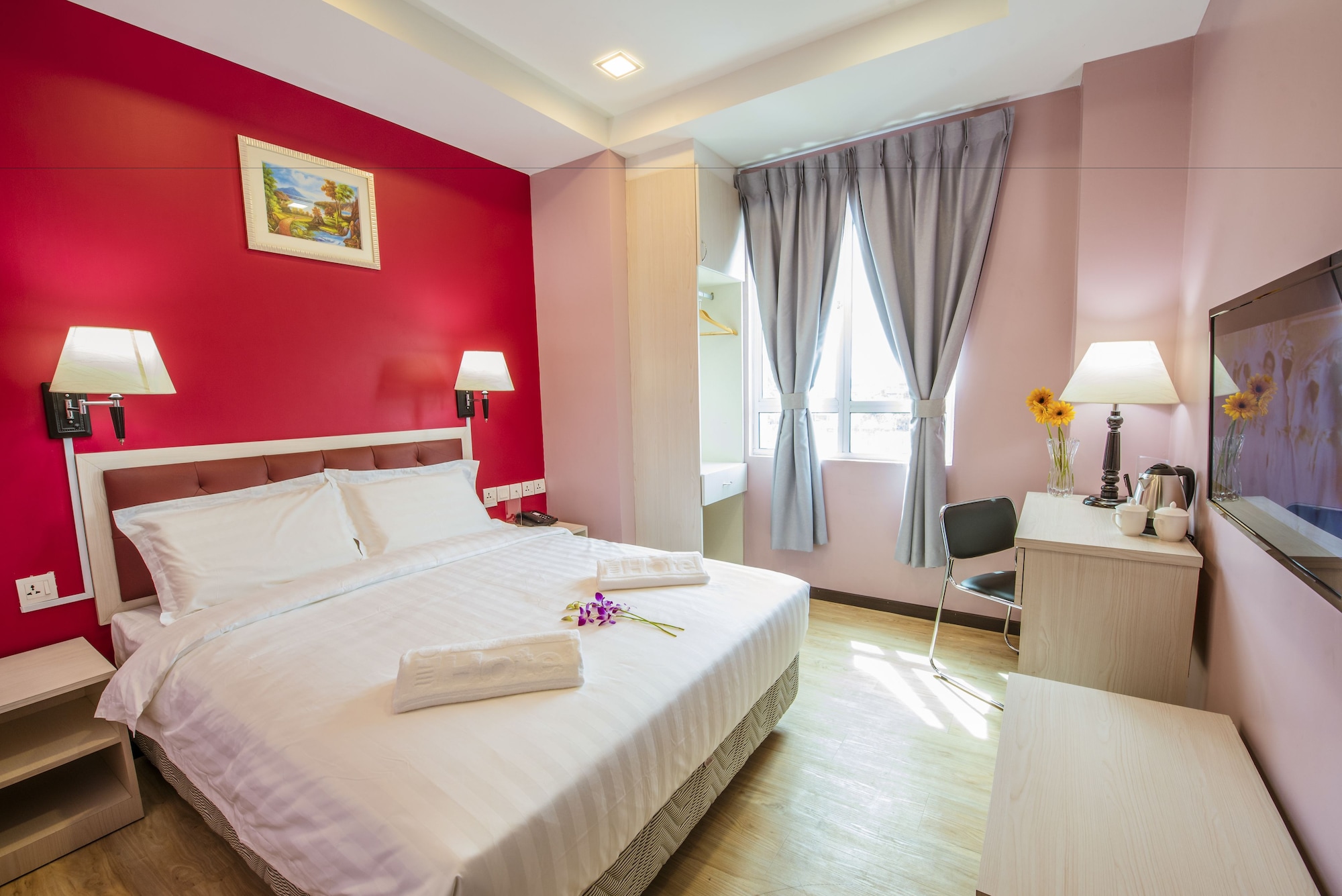 DELUXE, QUEEN BED