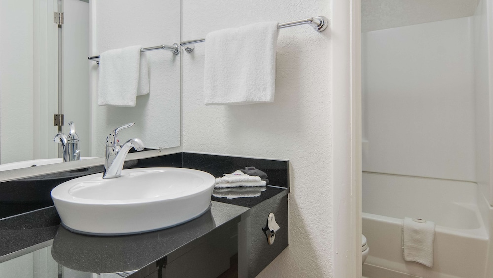 Motel6 Addison, TX - Dallas 31/56