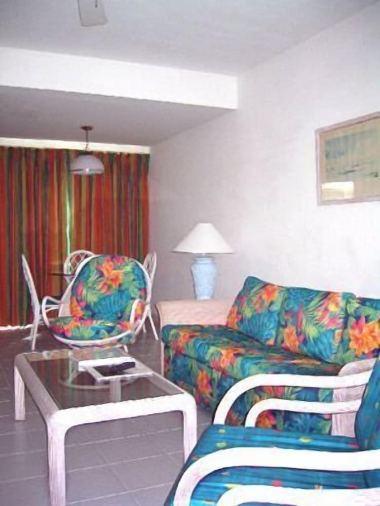 DICKENSON BAY COTTAGES 34/50