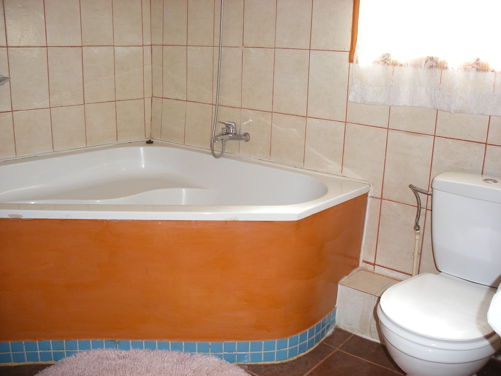 Gloria Apos S Bed And Breakfast 50/50