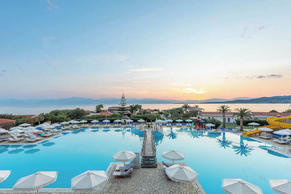 Roda Beach Resort & Spa 43/49