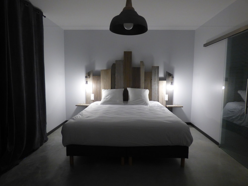 DOUBLE BED