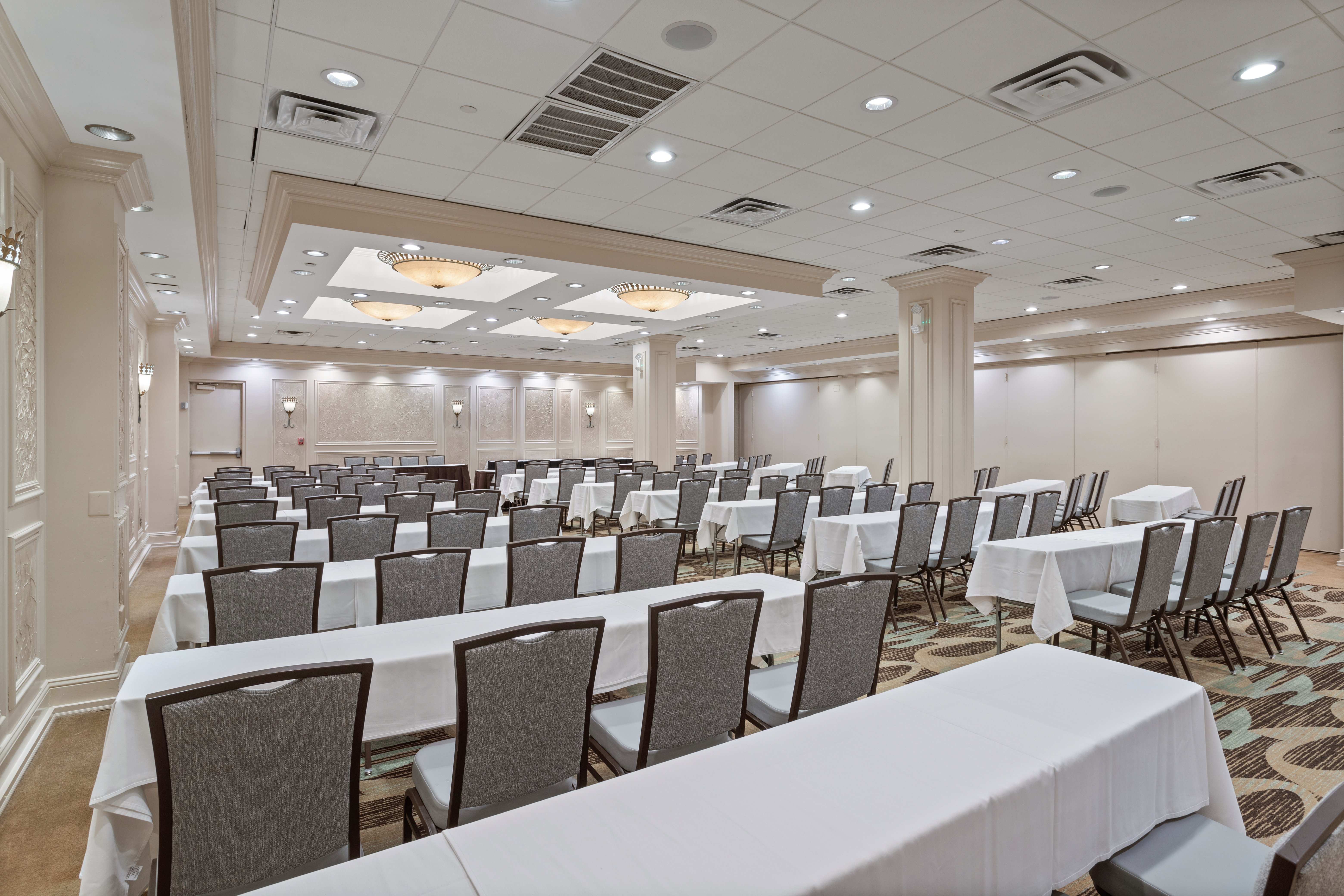 Crowne Plaza Executive Center Baton Rouge, an IHG Hotel 70/79