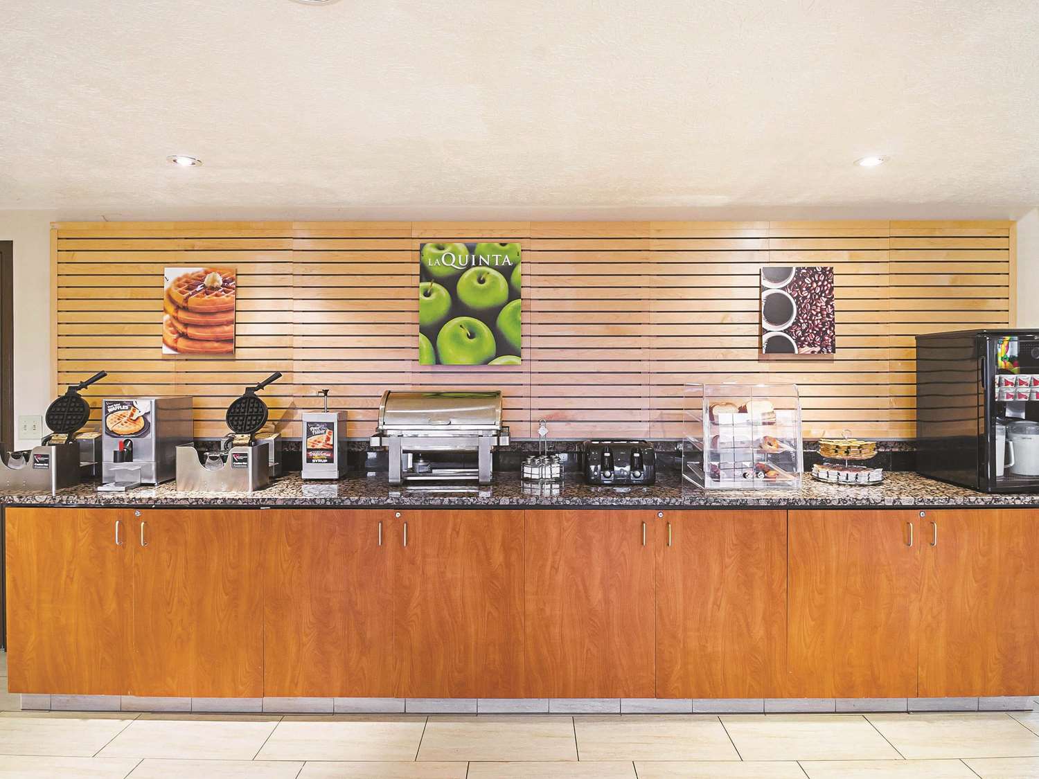 La Quinta Inn & Suites by Wyndham Woodburn 6/22
