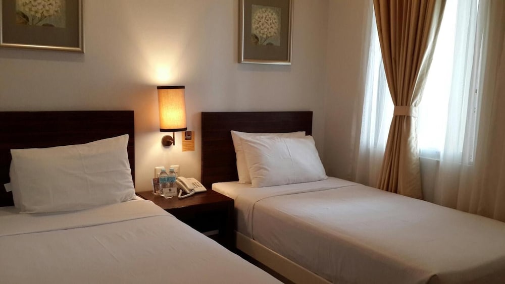 D Hotel And Suites 16/50