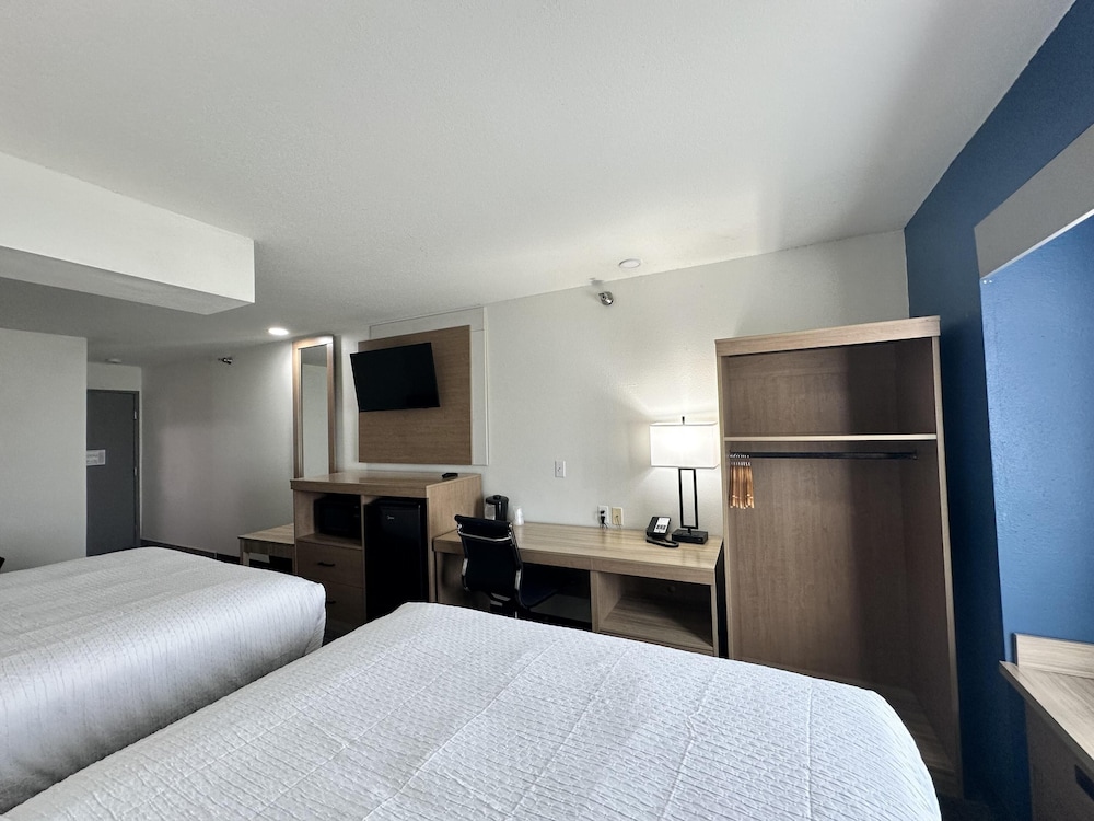 Standard, 2 Queen Beds, Accessible