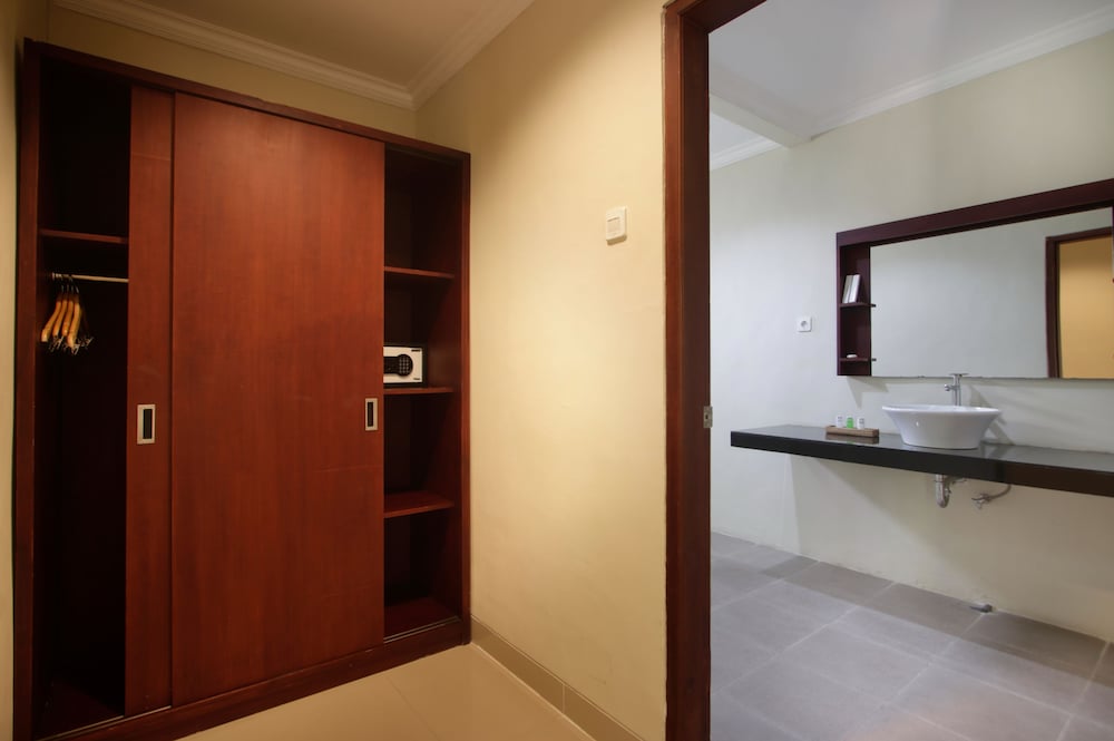 Nesa Sanur Hotel 35/65