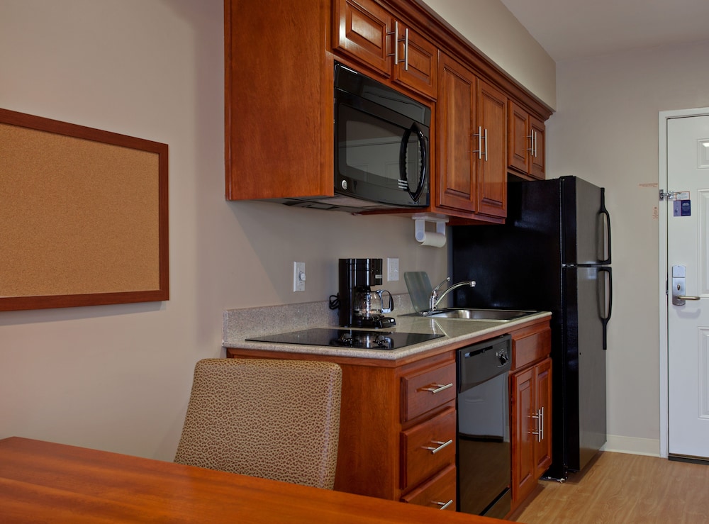 Candlewood Suites LAX Hawthorne 30/36