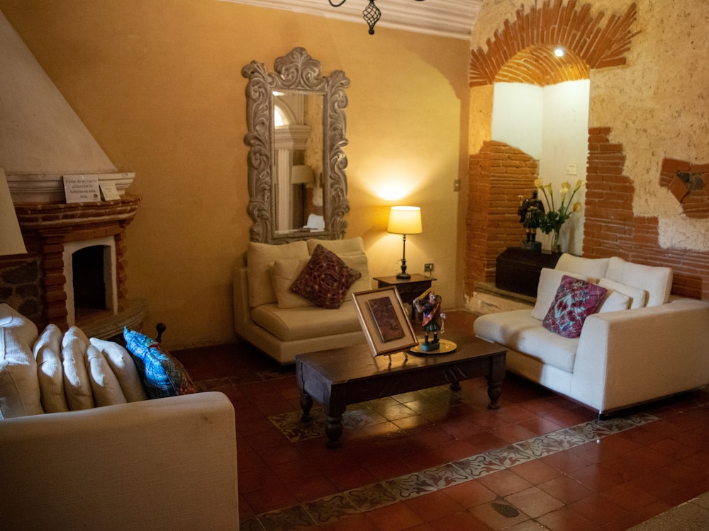 Naif Boutique Hotel & Gallery 48/68
