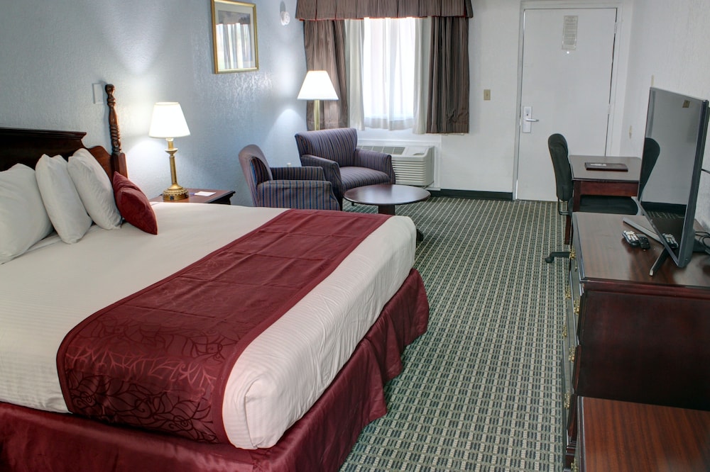 Baymont By Wyndham Grand Junction Hotel 16/35