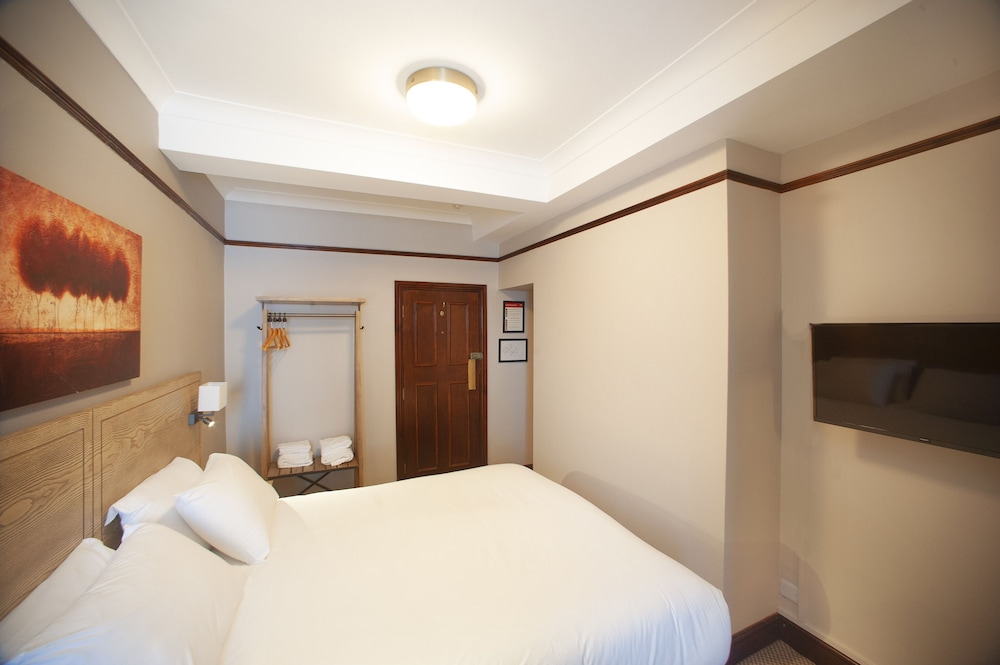 ROOM, DOUBLE BED
