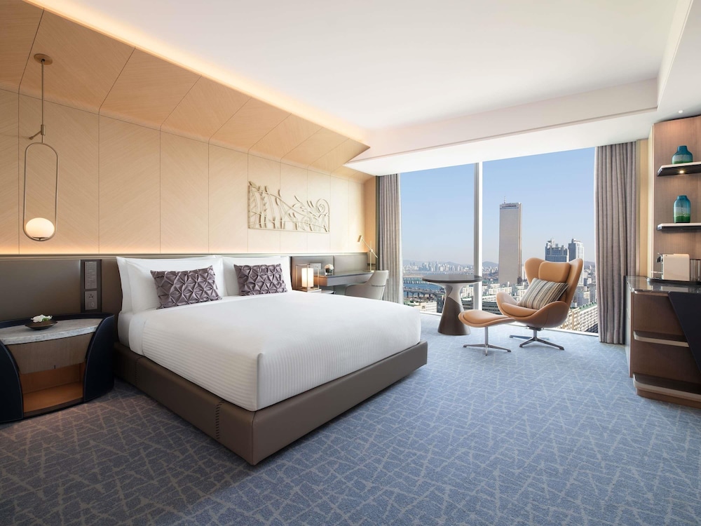 FAIRMONT GOLD, KING BED
