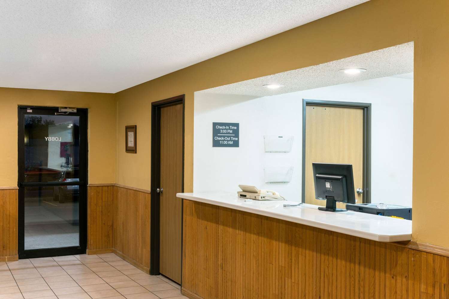 Super 8 by Wyndham Warrenton 3/16