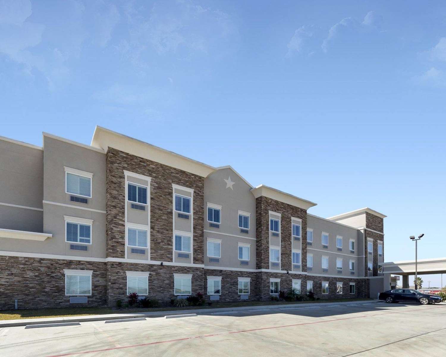 Quality Inn and Suites Victoria East 36/38
