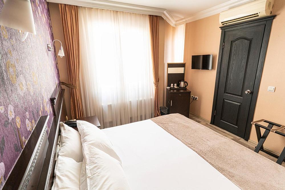 Room, Double Bed