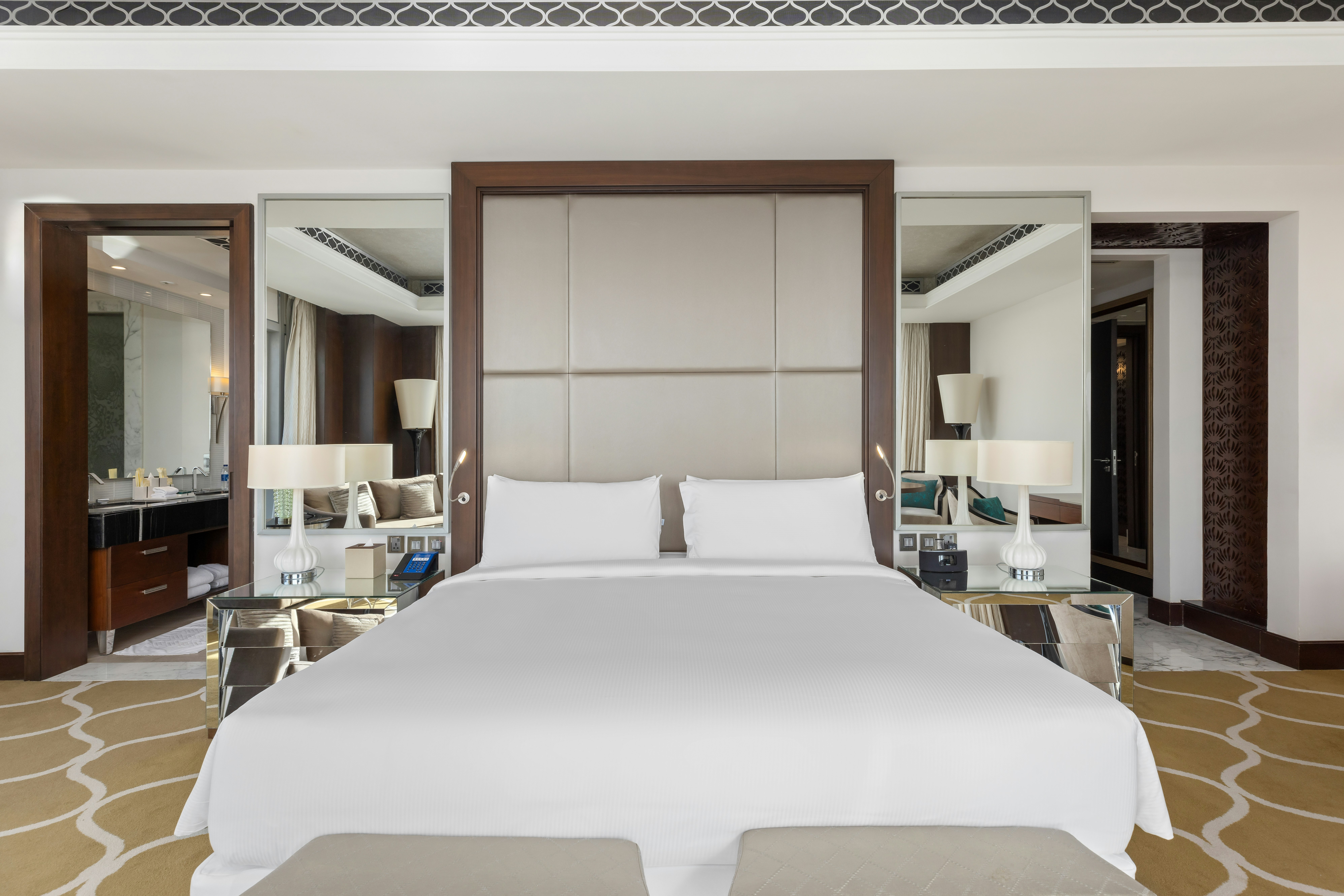 GRAND, CANAL, SUITE, KING BED