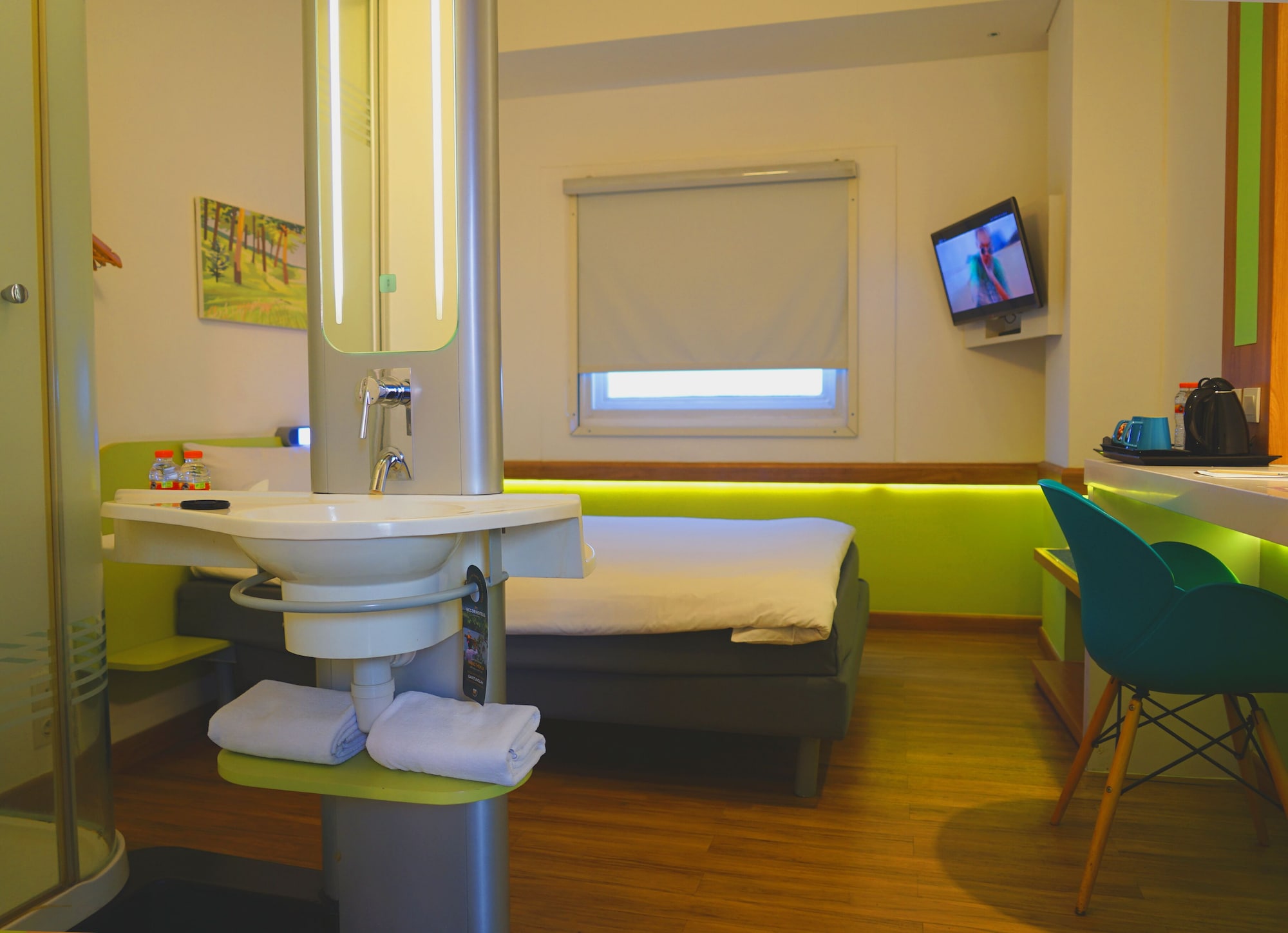 غرفة قياسية ركنية بسرير مزدوج
