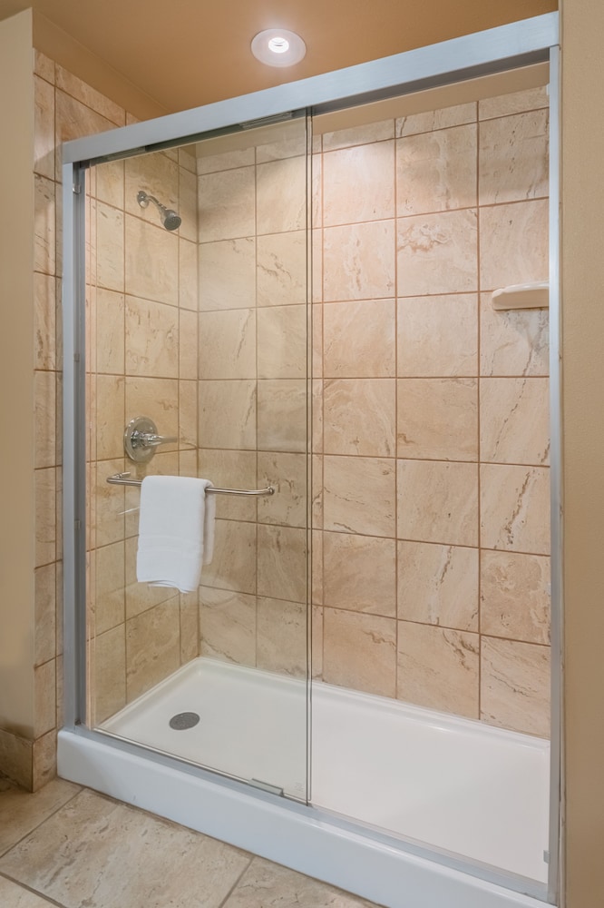 Landmark Suites 48/50