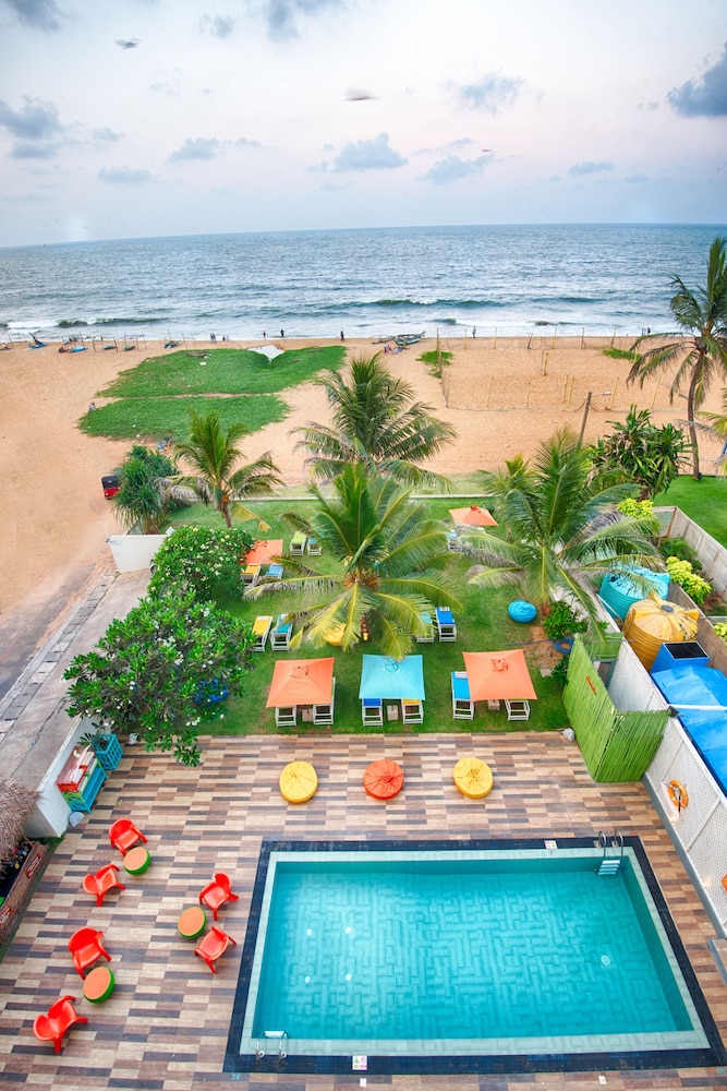 Hotel J Negombo 5/52