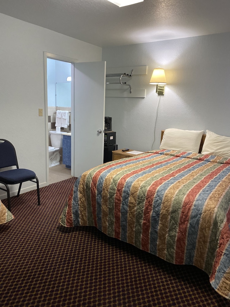 Regency Inn Comanche 4/36