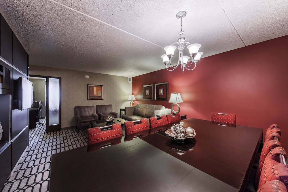 Delta Hotels By Marriott Fargo 29/53