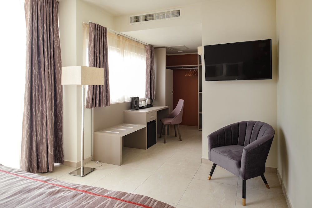 Mayflower Hotel 34/47