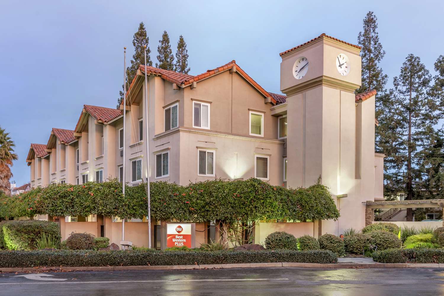 Best Western Plus Airport Plaza 4/36