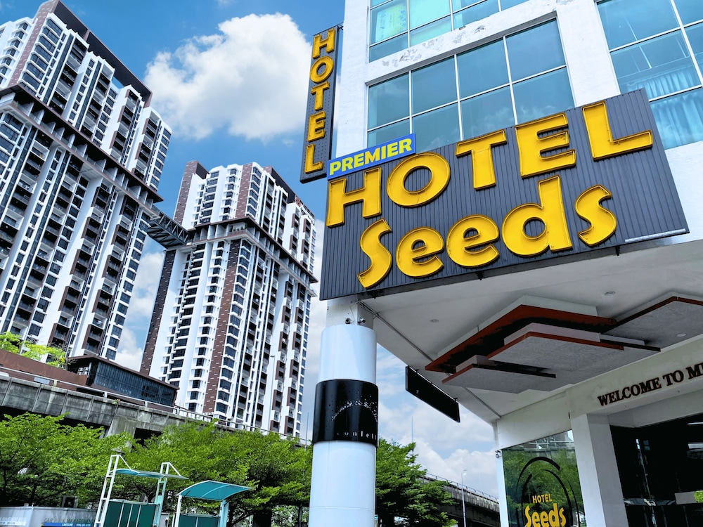 Top Holiday Hotel 3/52