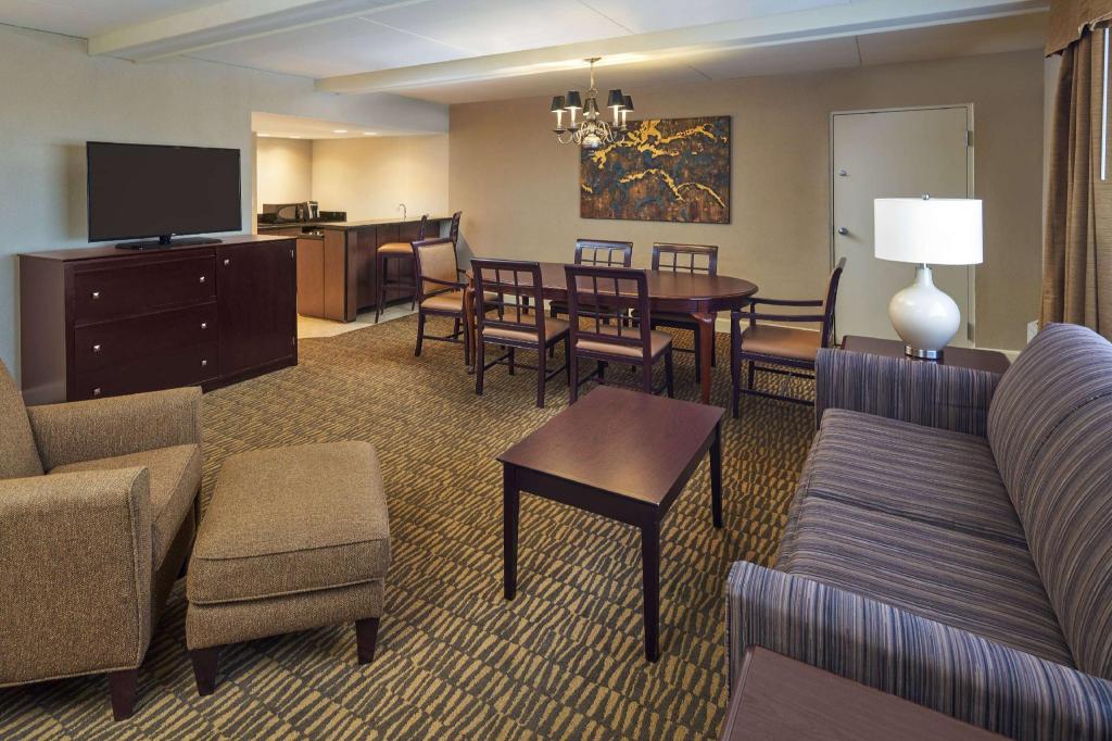 Suite, King Bed, Parlor