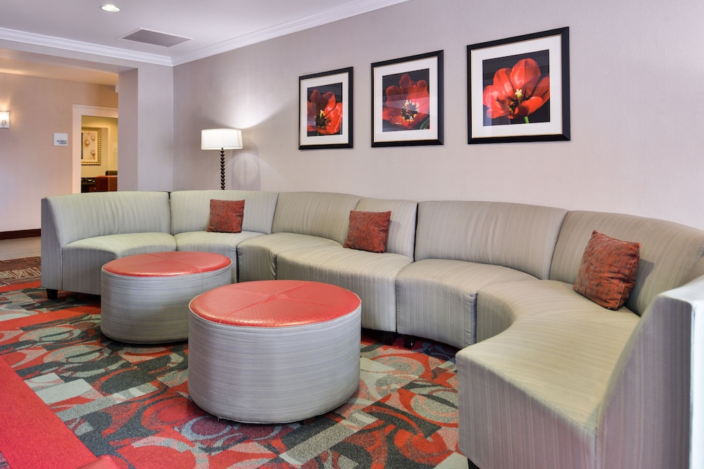 HOLIDAY INN EXPRESS CANANDAIGUA - FINGER LAKES 36/56