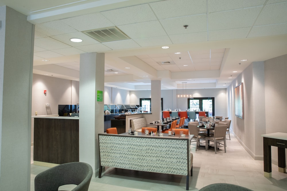 Holiday Inn Hotel And Suites Raleigh Cary I 40 Walnut St 5/68