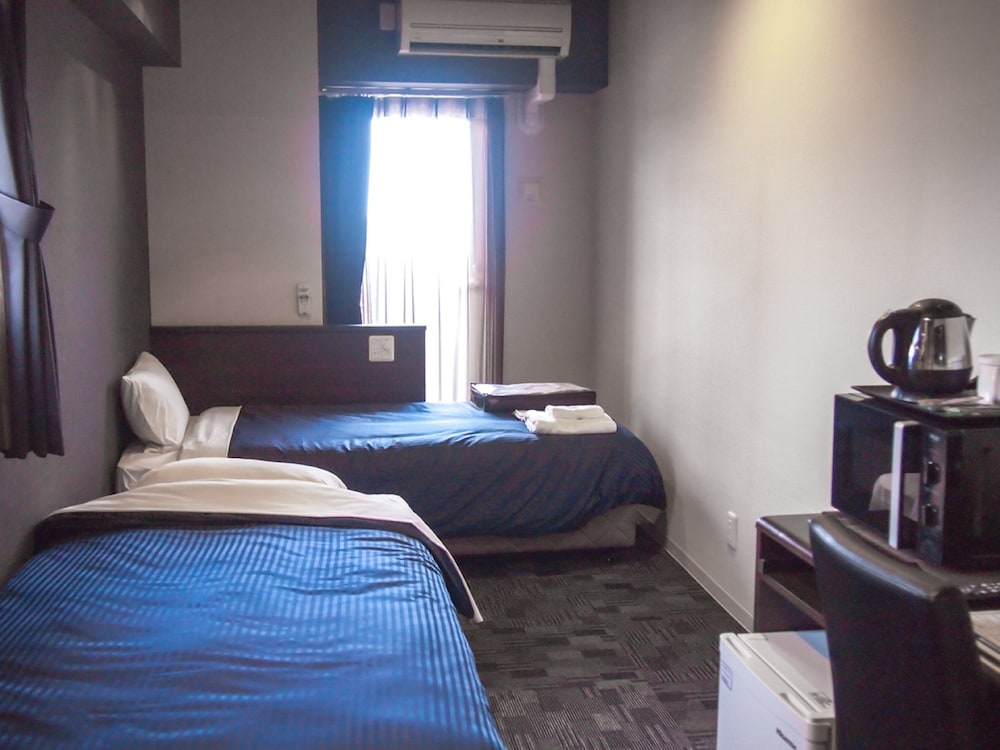 ROOM, TWIN BEDS