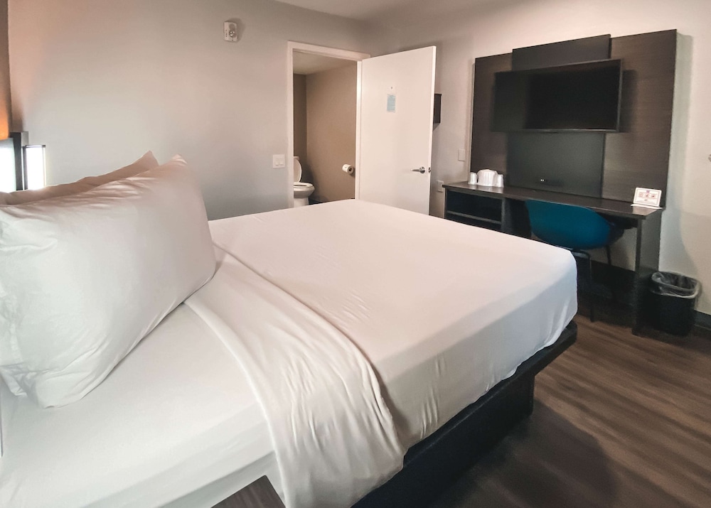 Motel6 West Sacramento, CA 24/60