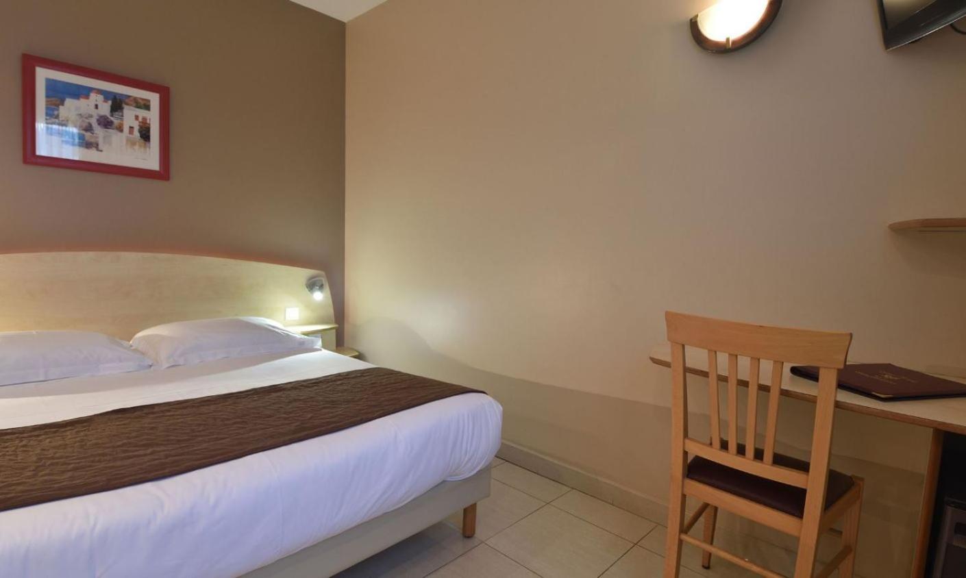 Room, Double Bed, Street View