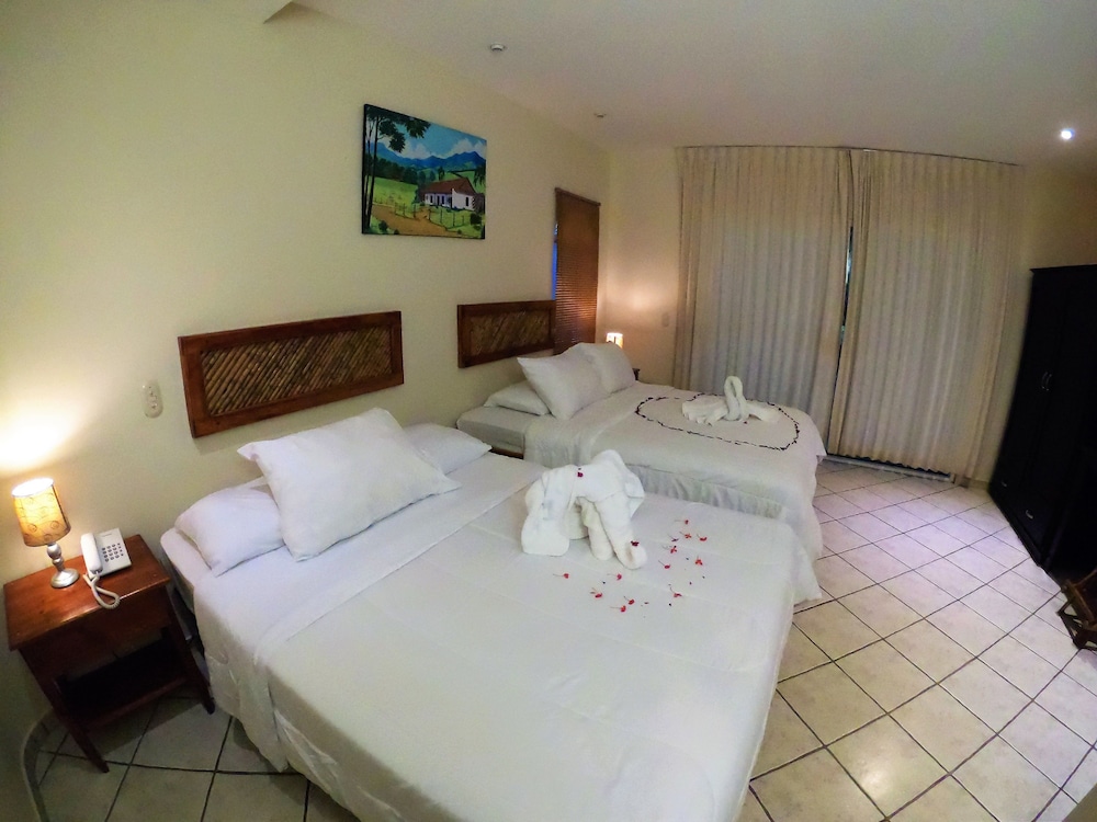 Cocomar Beachfront Hotel Island Resort 22/65