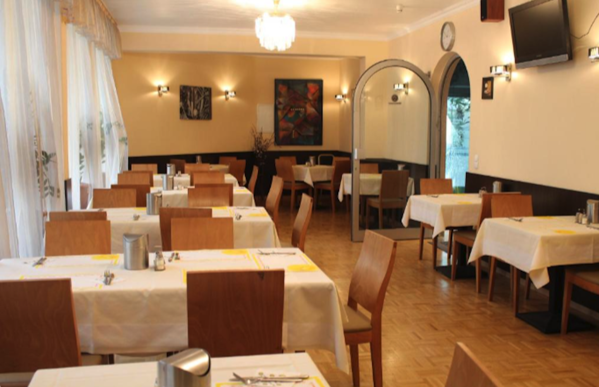 CITY HOTEL MERCATOR 9/10