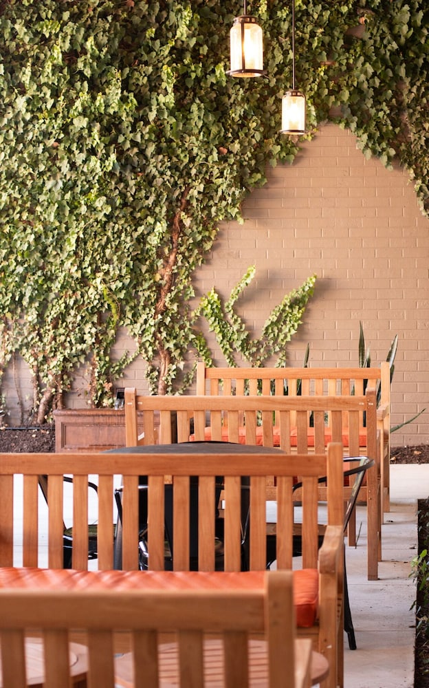 Meeting House Boutique Hotel 20/22