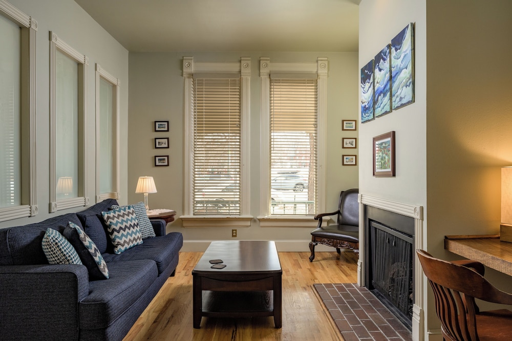 Queen Anne Bed And Breakfast 44/70