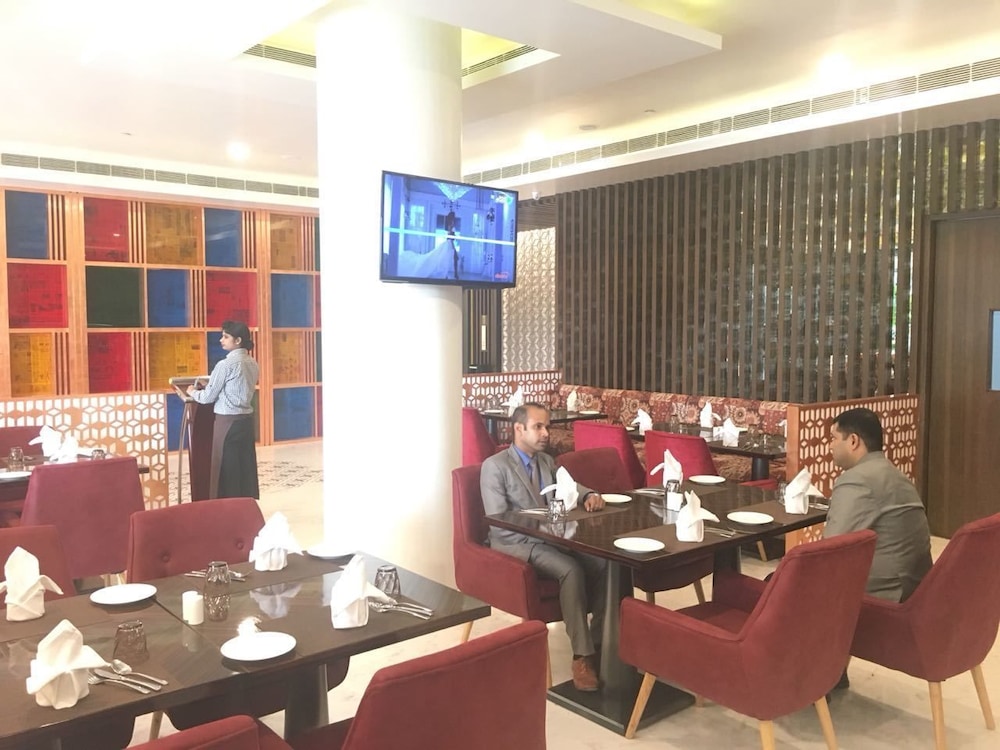 Days Hotel by Wyndham Jaipur Tonk Road 32/34