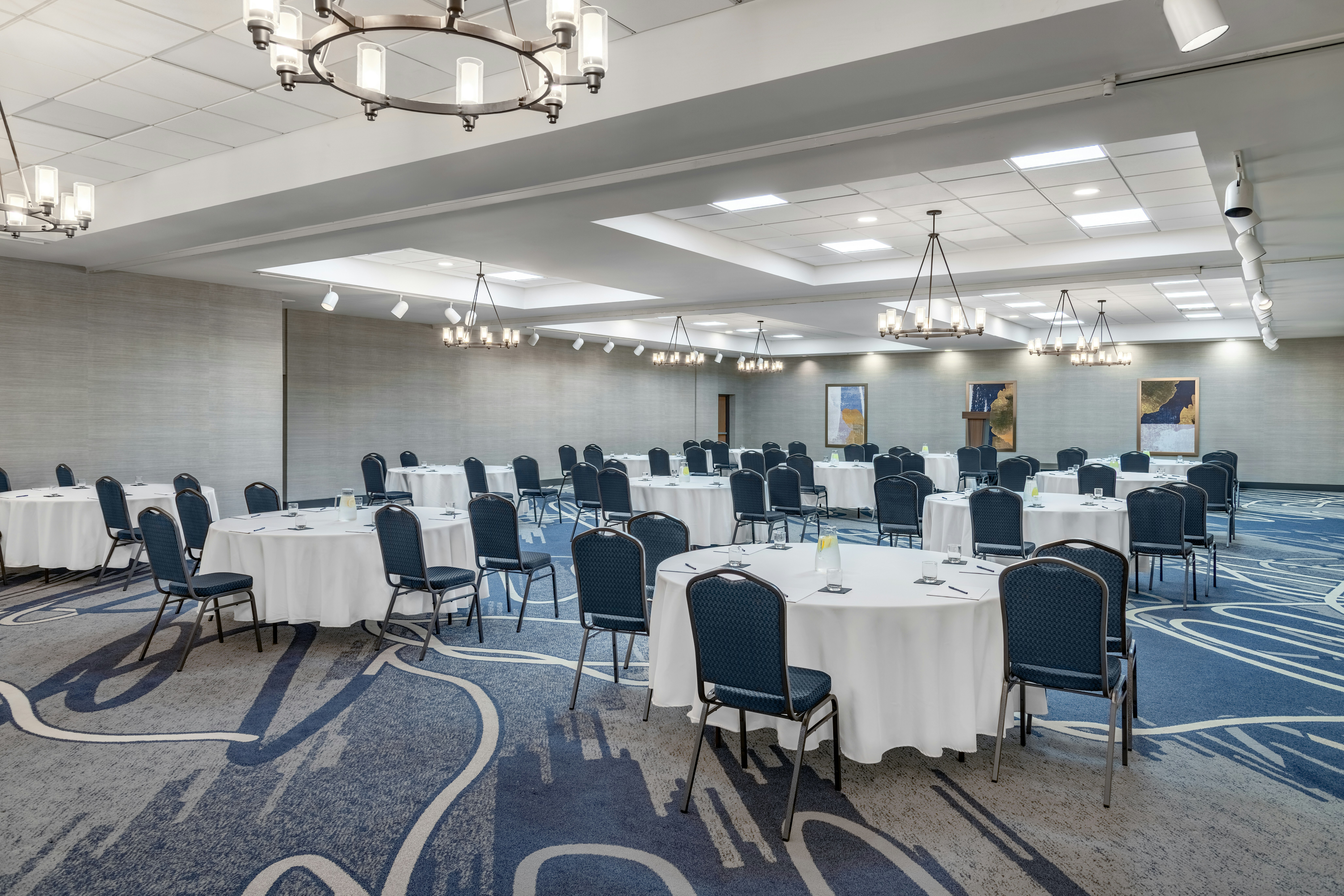 DoubleTree by Hilton Owatonna 24/27