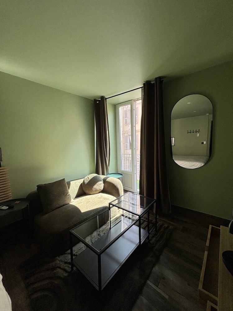 DELUXE, DOUBLE BED, BALCONY