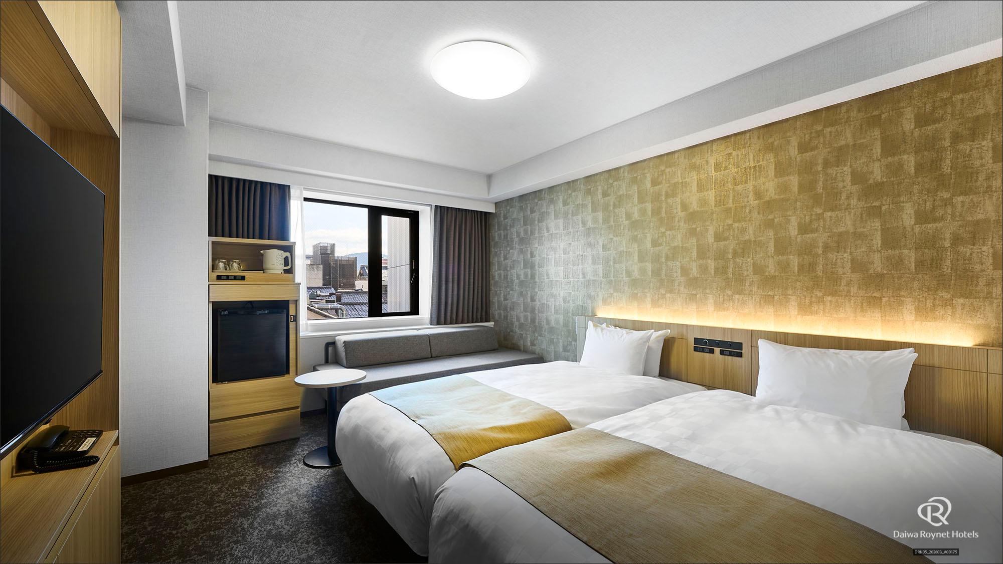 Renovated, Hollywood, Twin Beds