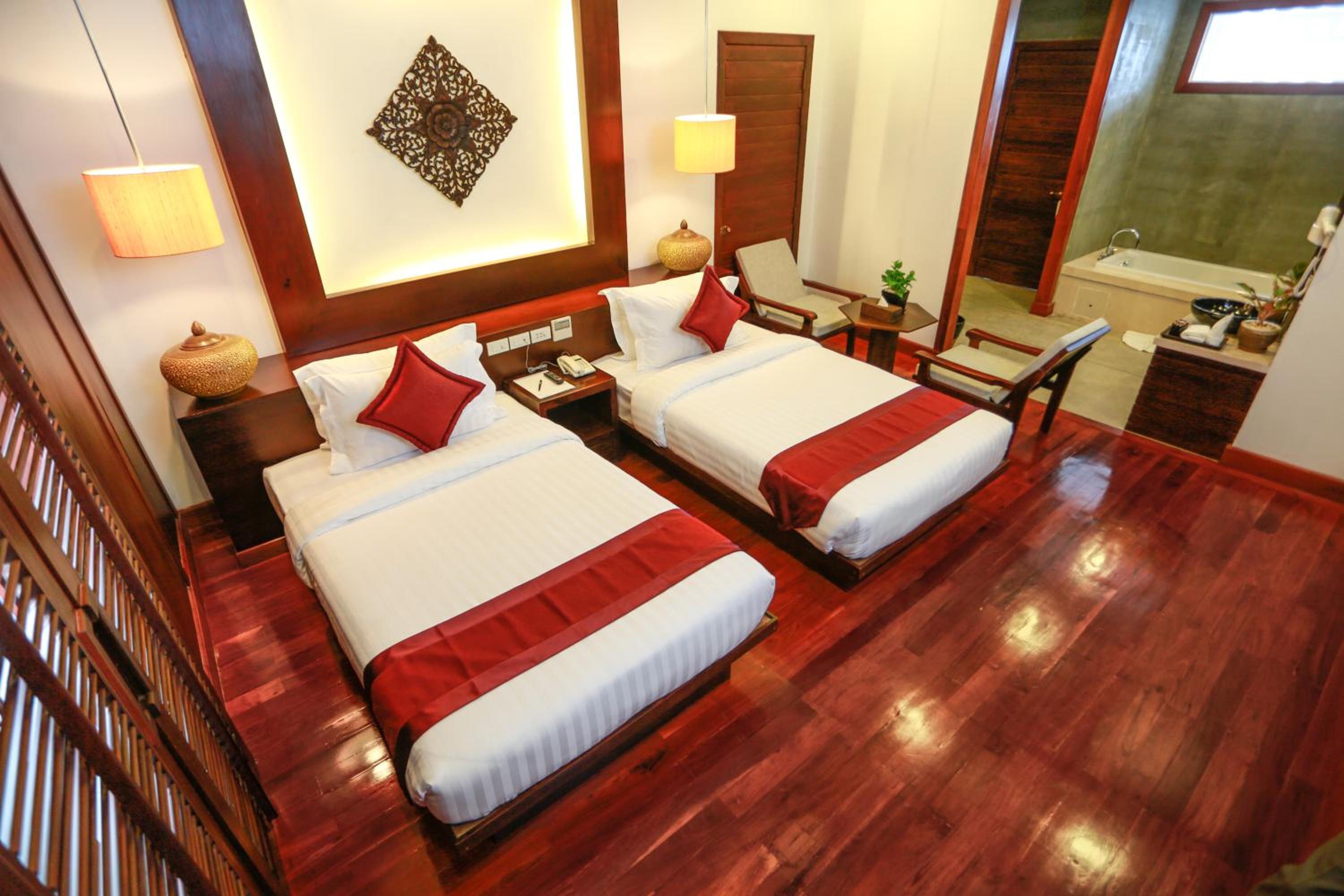Landmark, Twin Beds, Pool View, Balcony