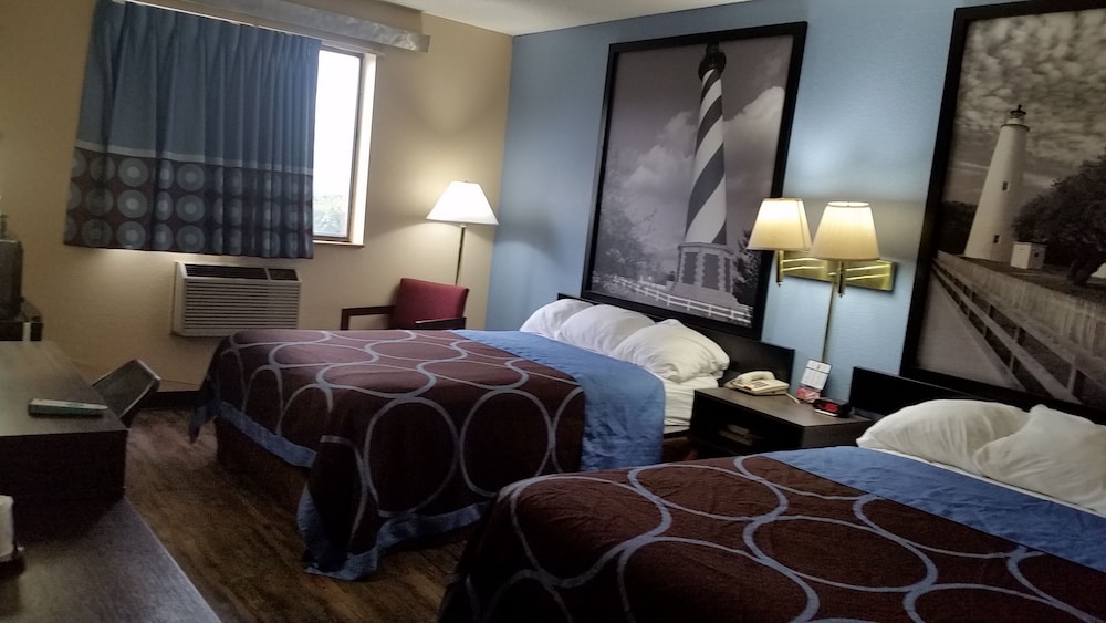 Super 8 by Wyndham Greenville 14/24
